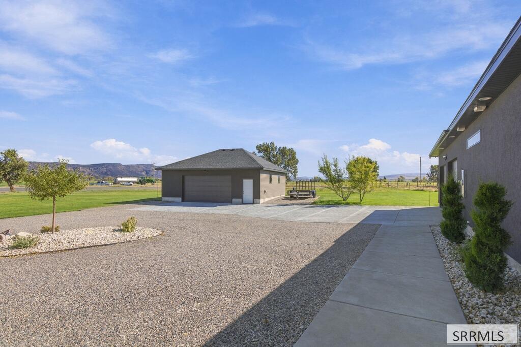 4748 E 100 N Property Photo 5
