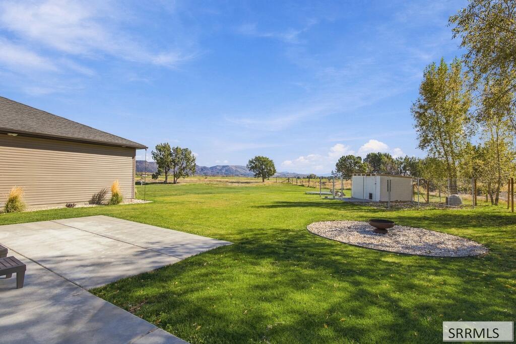 4748 E 100 N Property Photo 6