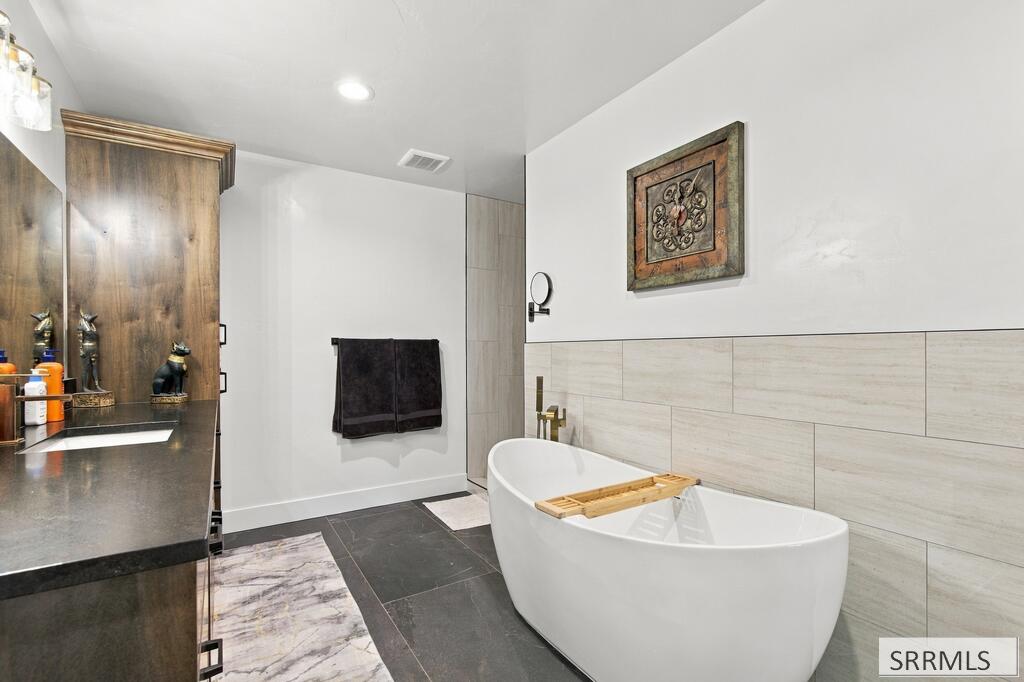 4748 E 100 N Property Photo 21