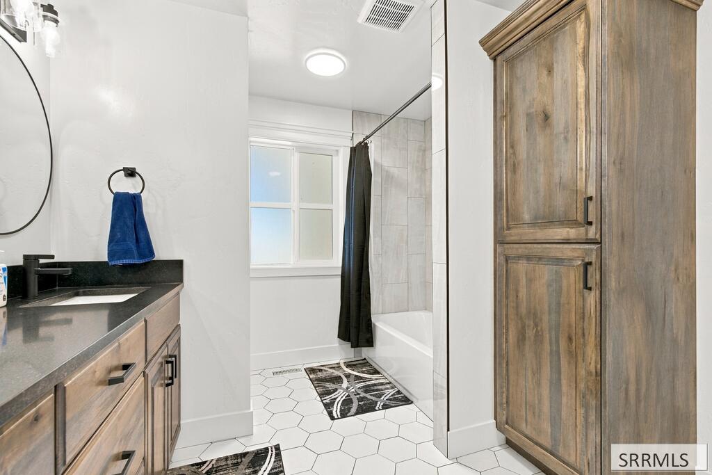 4748 E 100 N Property Photo 29