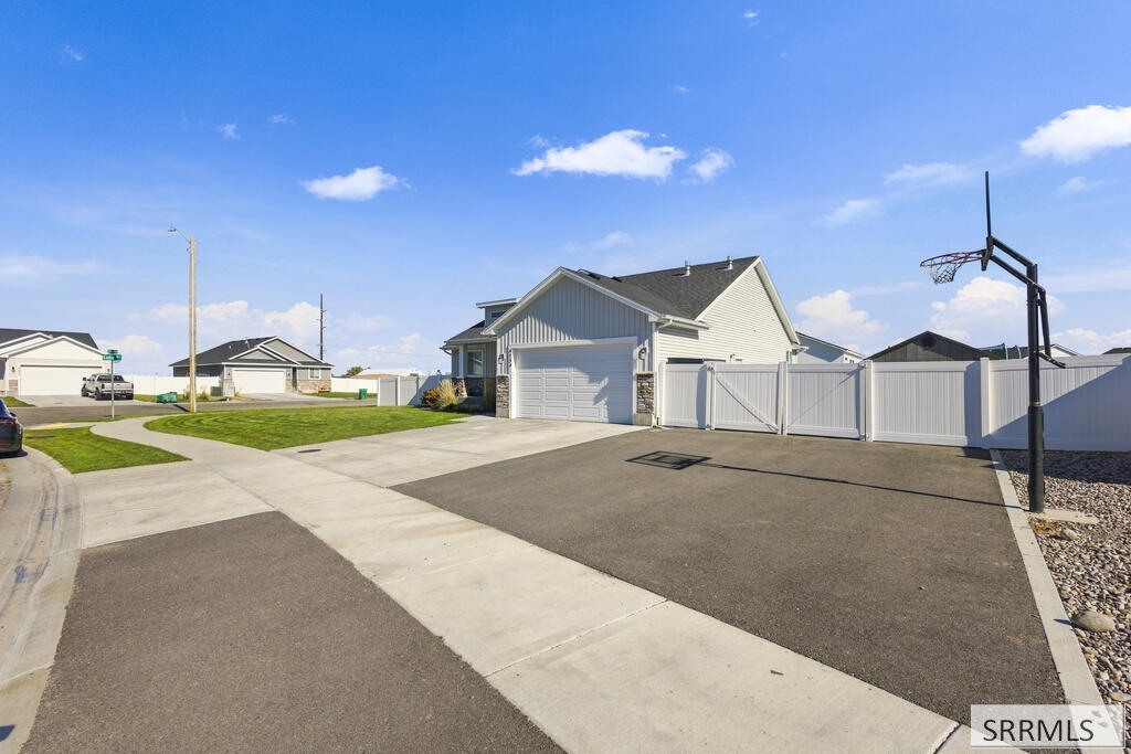 4754 Memory Lane Property Photo 2