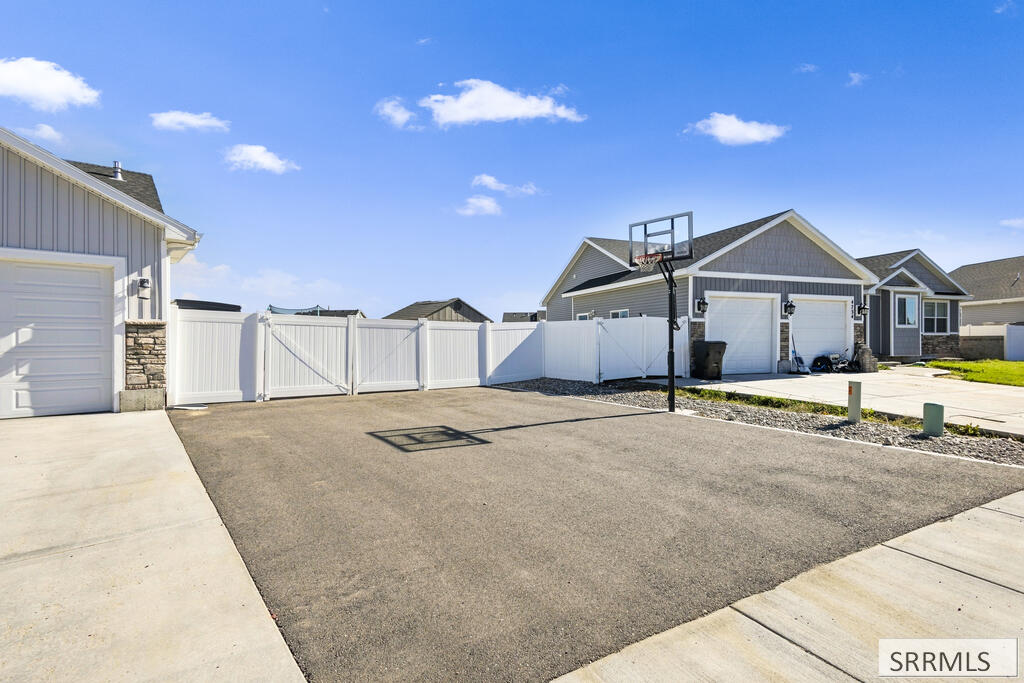 4754 Memory Lane Property Photo 3