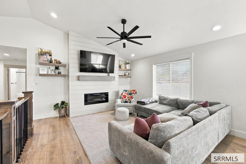 4754 Memory Lane Property Photo 6