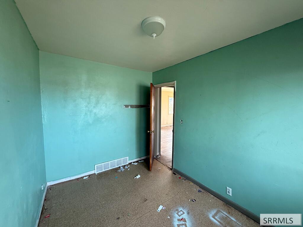 536 W 33 N Property Photo 11