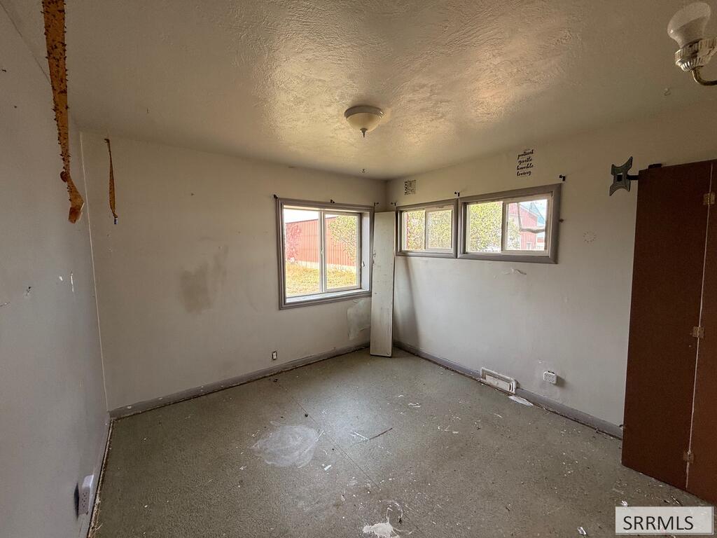 536 W 33 N Property Photo 13