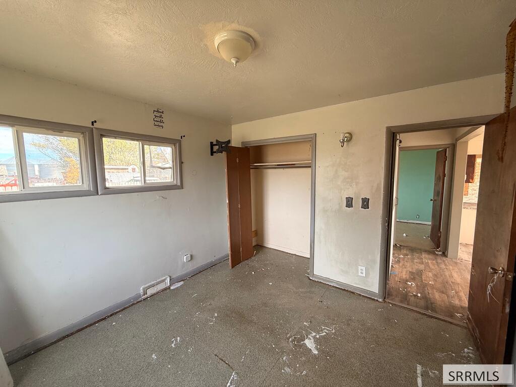 536 W 33 N Property Photo 14