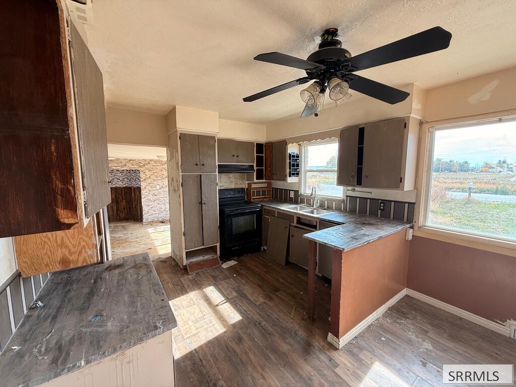 536 W 33 N Property Photo 15