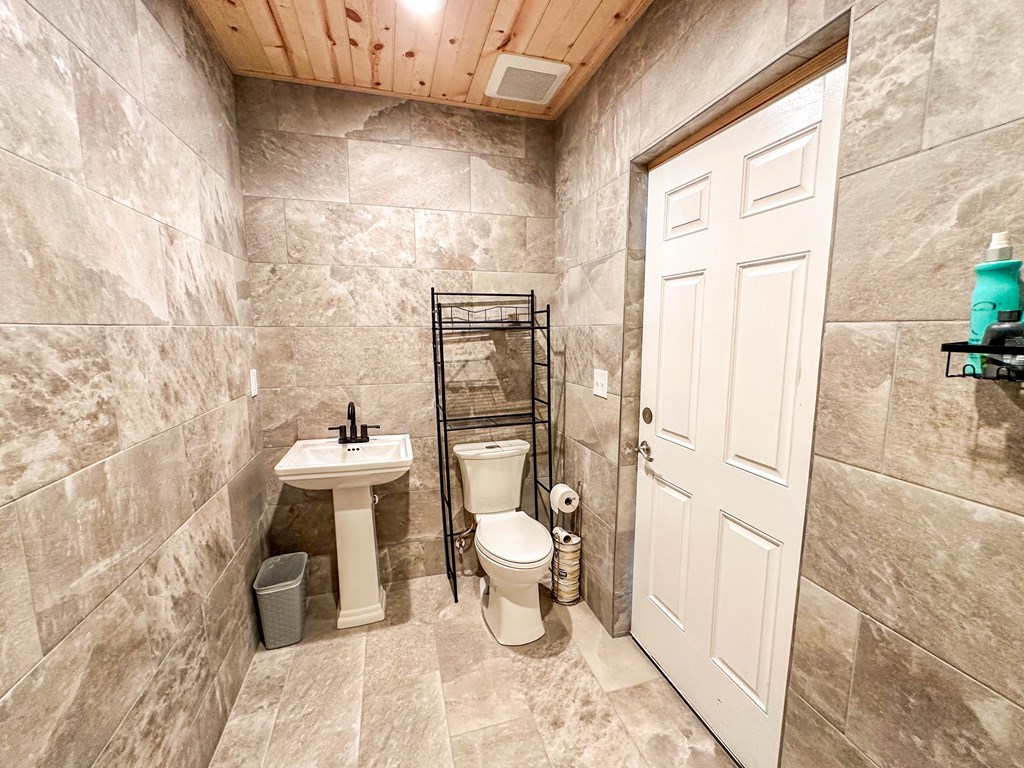 2052 Twenty-two Road Property Photo 12