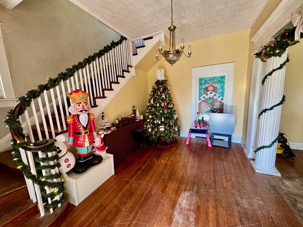 906 Virginia Avenue Property Photo 3