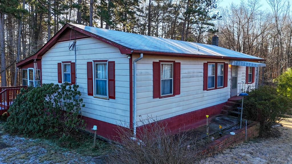215 Adams Drive Property Photo 2
