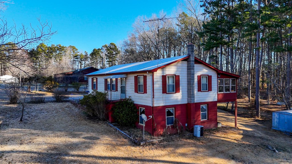 215 Adams Drive Property Photo 3