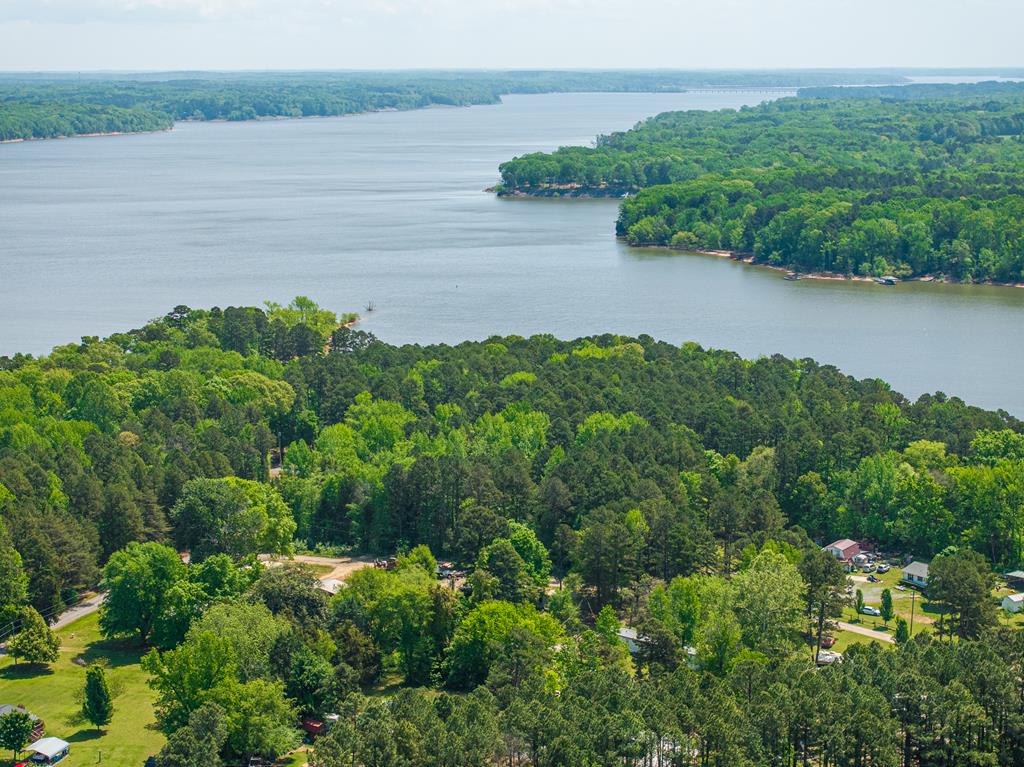 250 Indian Trail Road Property Photo