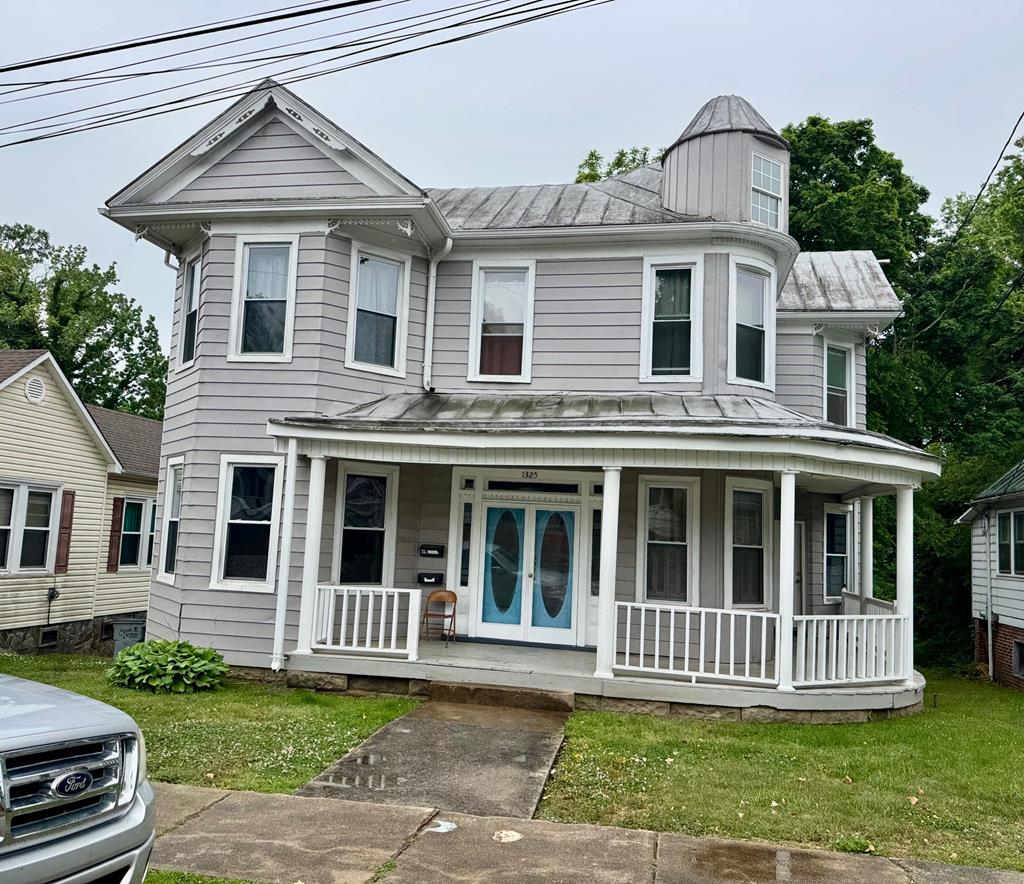 1325 Shepherd Street Property Photo 1