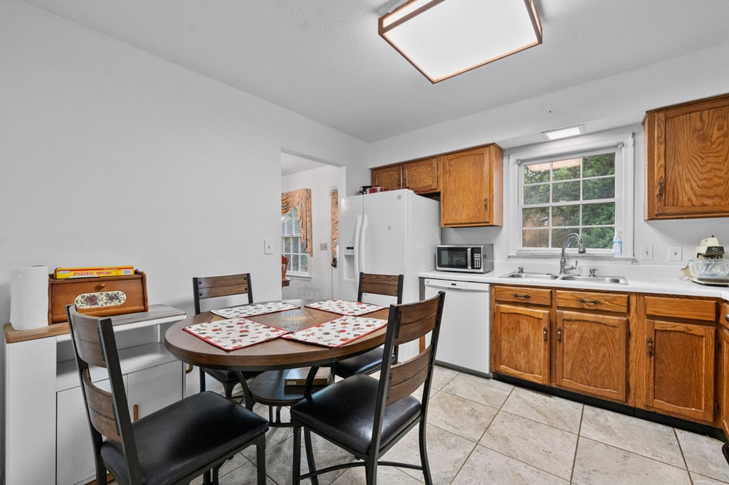 243 Craddock Street Property Photo 6