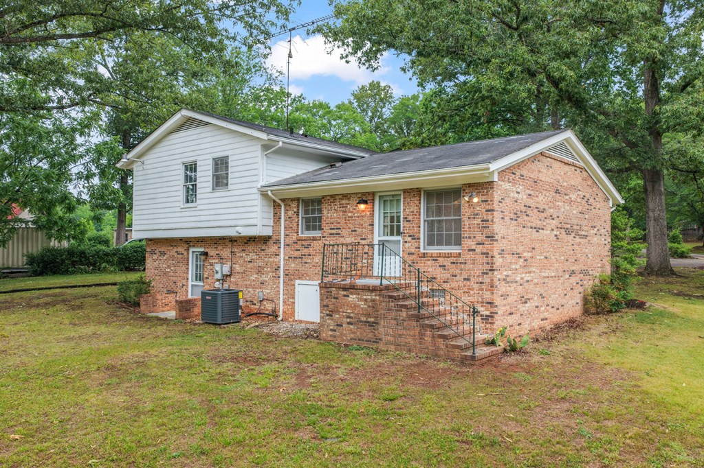 243 Craddock Street Property Photo 17