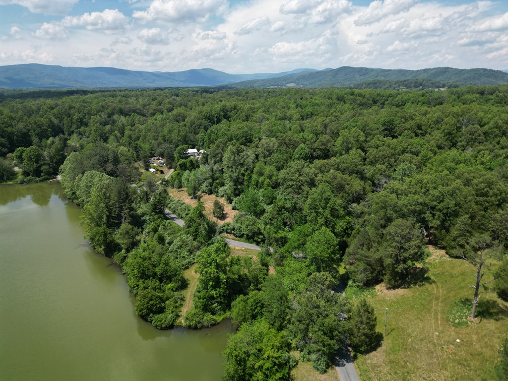 2010 Lakeside Drive Property Photo 2
