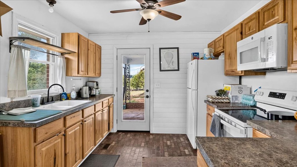3290 Sullivan Road Property Photo 13
