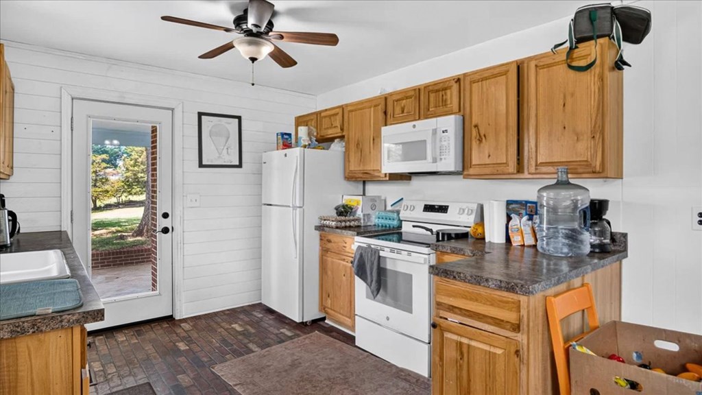 3290 Sullivan Road Property Photo 14