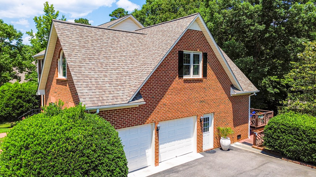 1092 Brook Run Property Photo 9