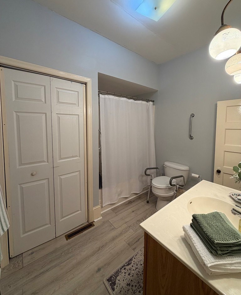 455 Osborne Street Property Photo 17