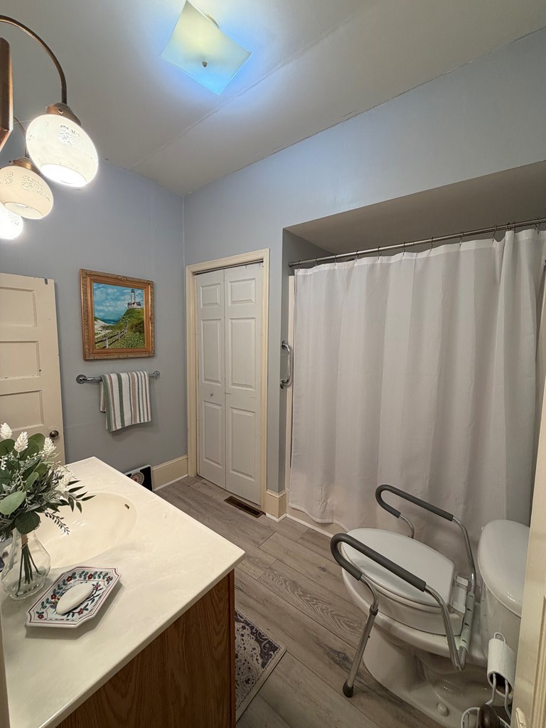 455 Osborne Street Property Photo 19