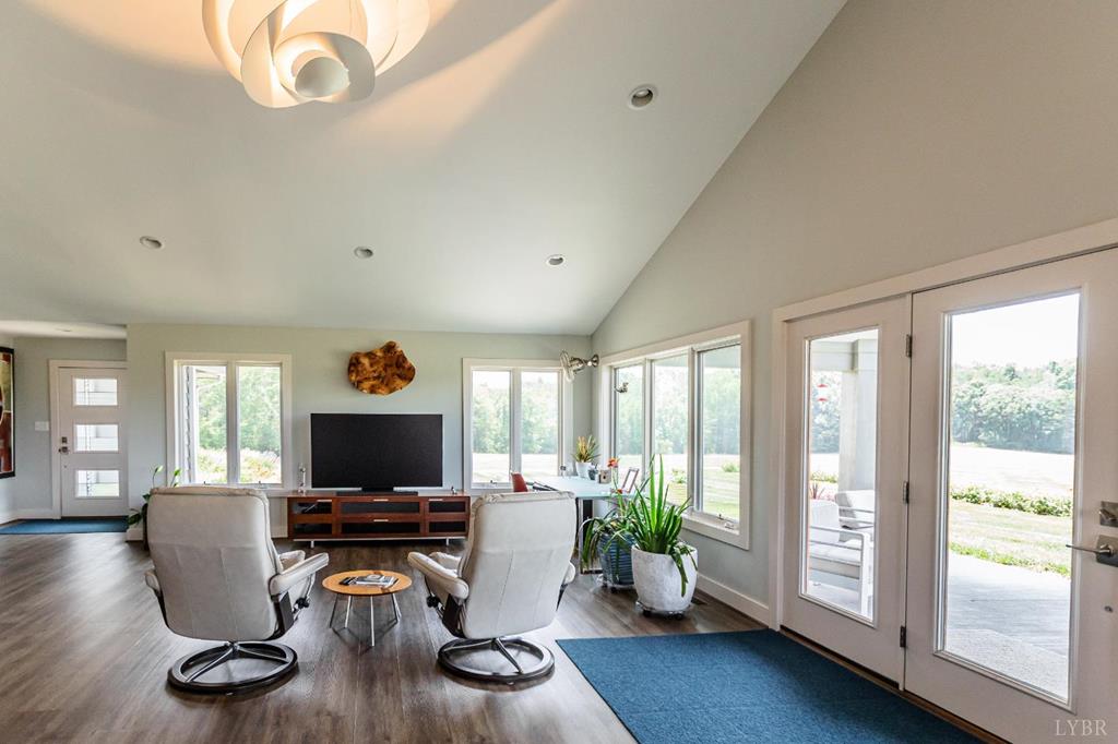 1370 Out Of Area Property Photo 15