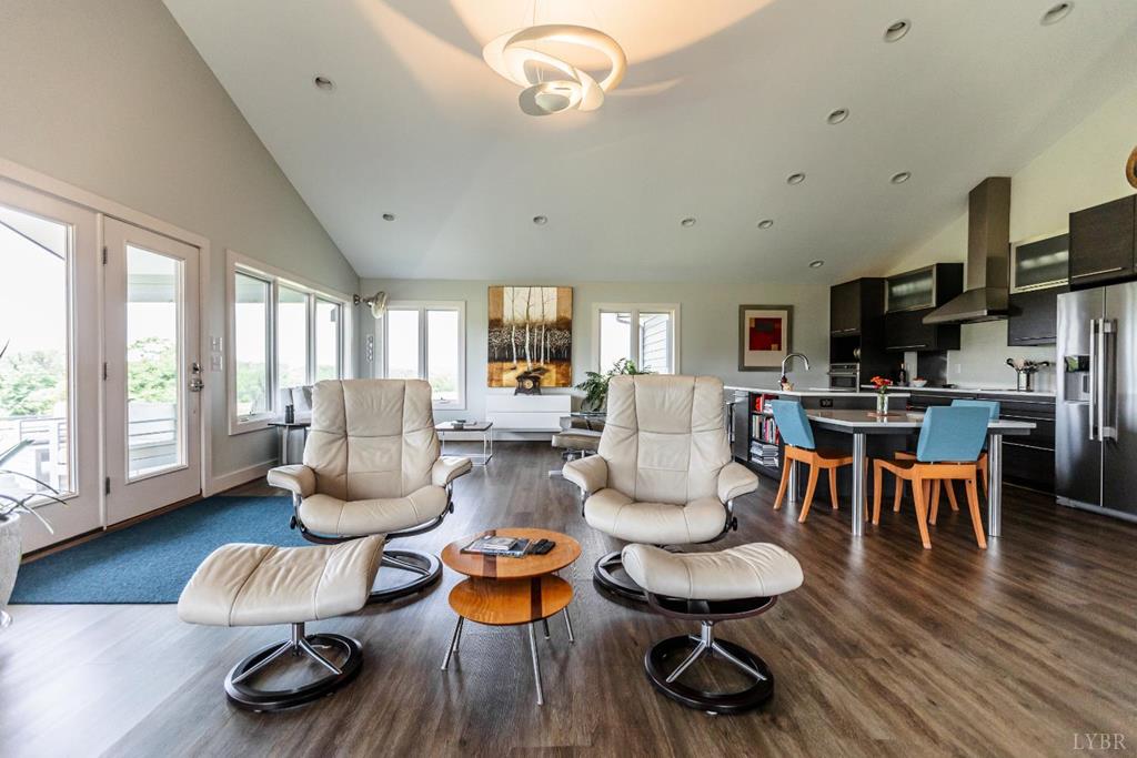 1370 Out Of Area Property Photo 17