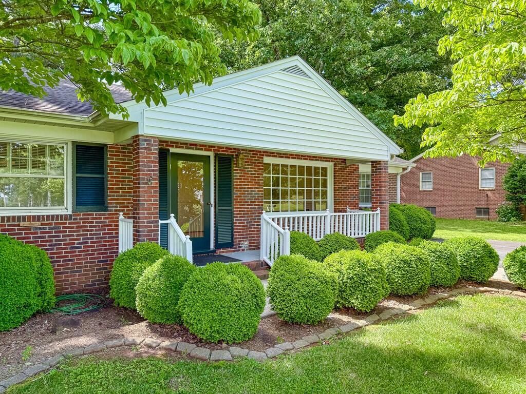 1088 Golf Course Road Property Photo 2