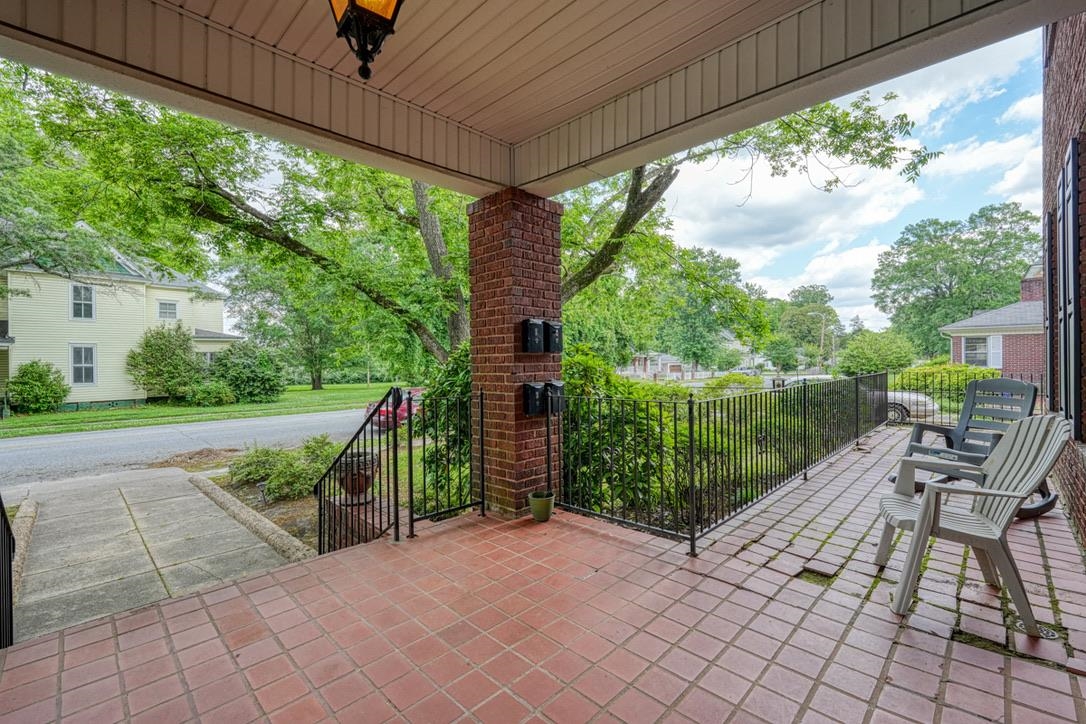 102 College Drive Property Photo 3