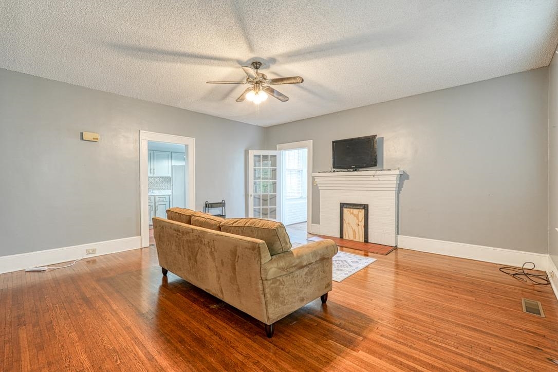 102 College Drive Property Photo 4