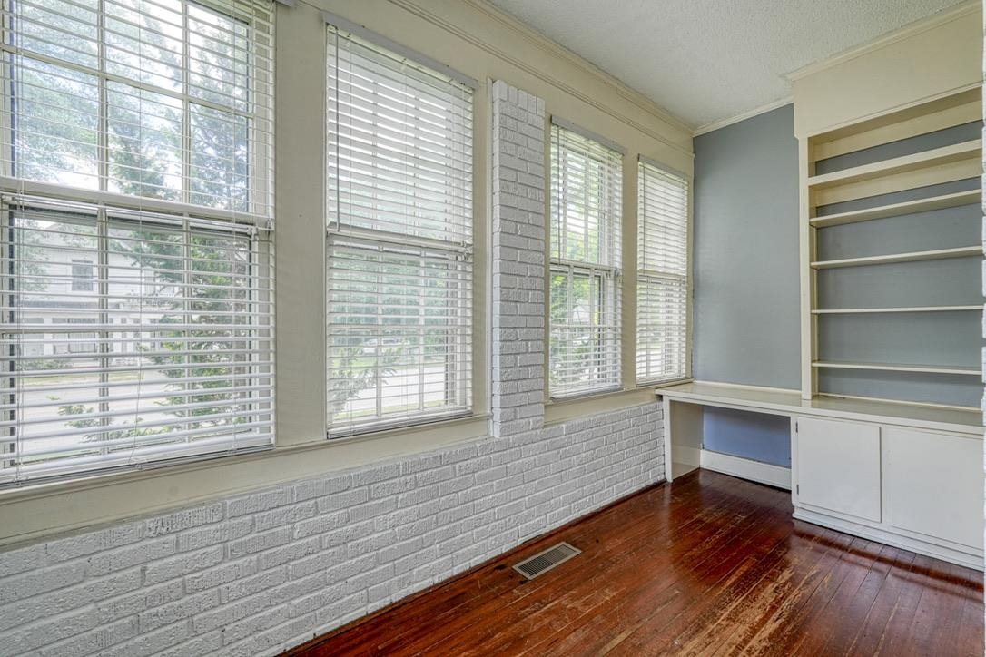 102 College Drive Property Photo 8