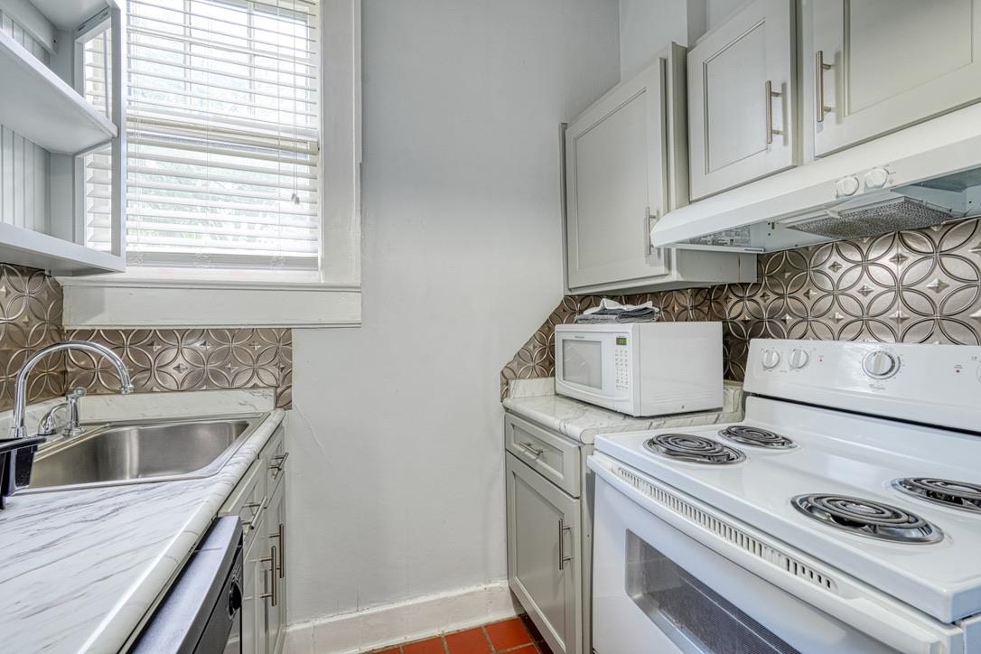 102 College Drive Property Photo 10
