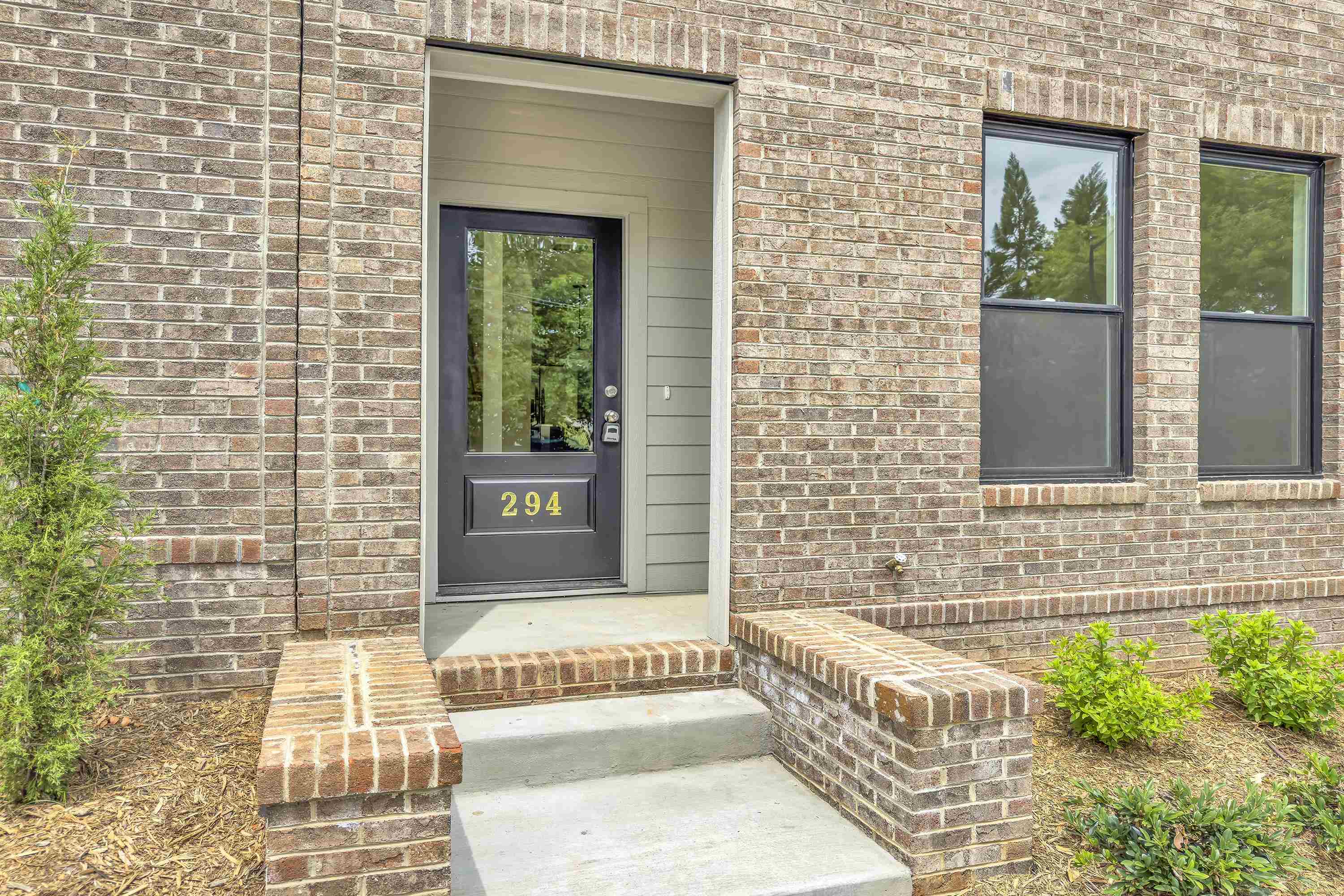 294 College Street Property Photo 2