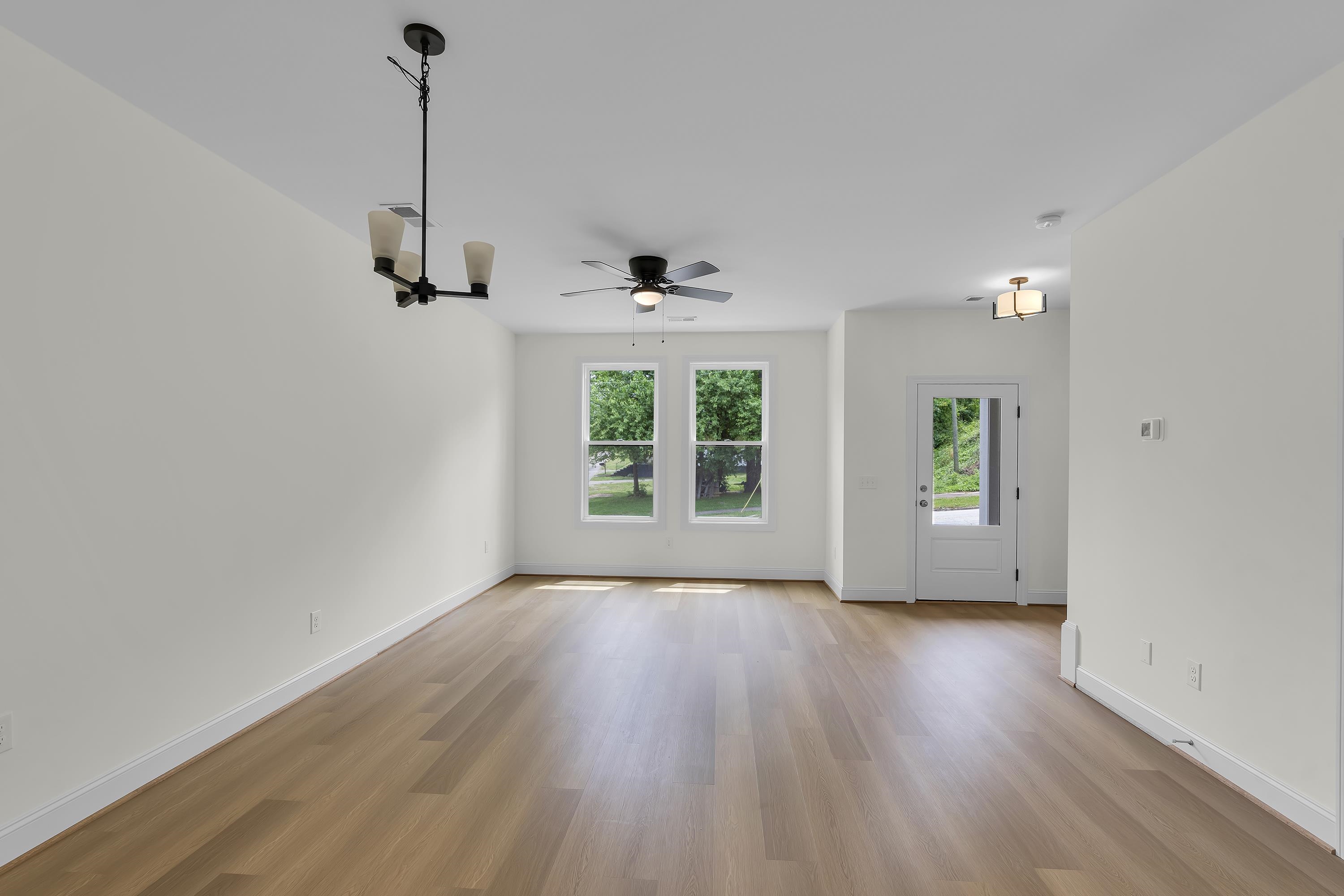 294 College Street Property Photo 3
