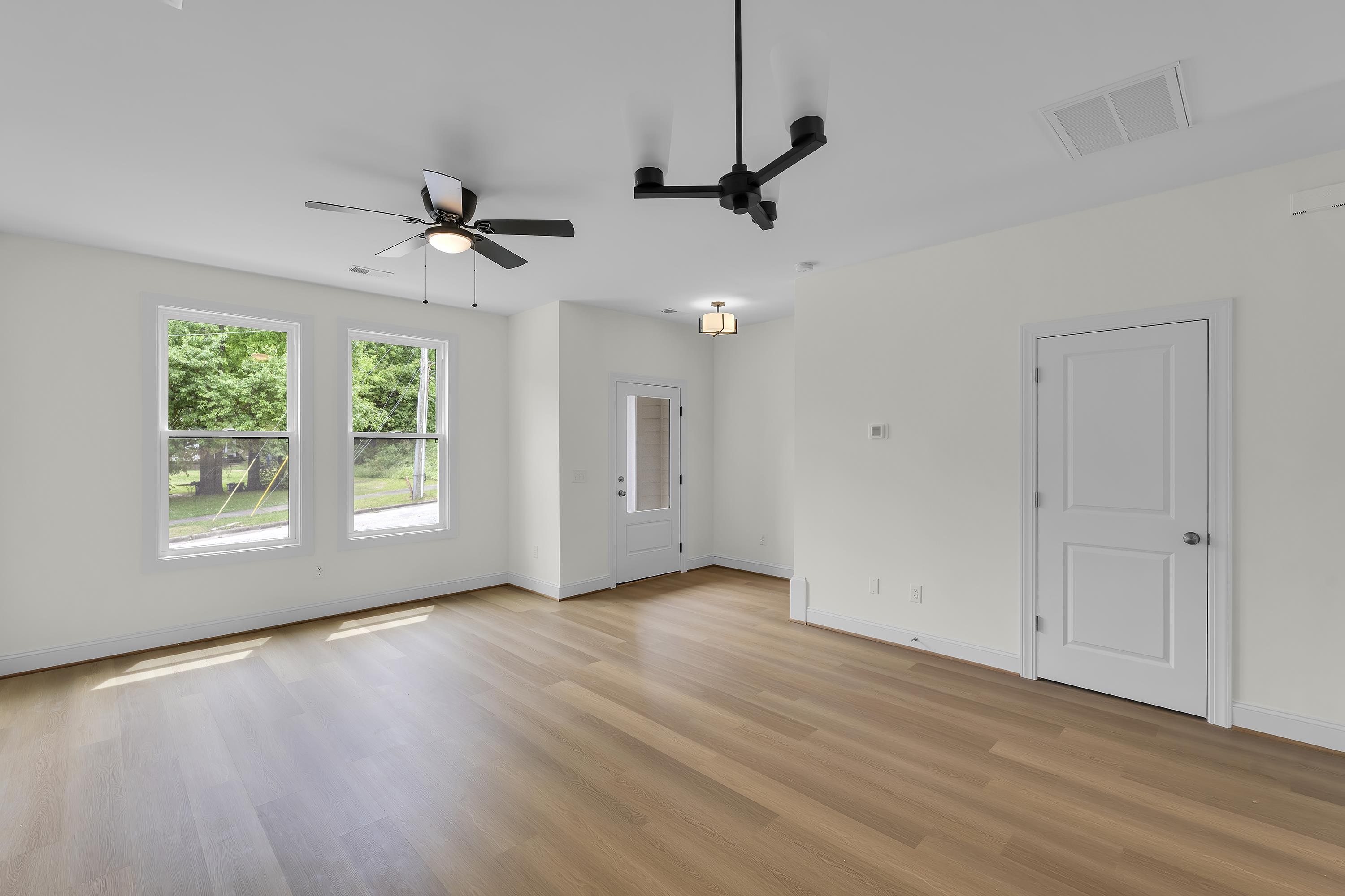 294 College Street Property Photo 4