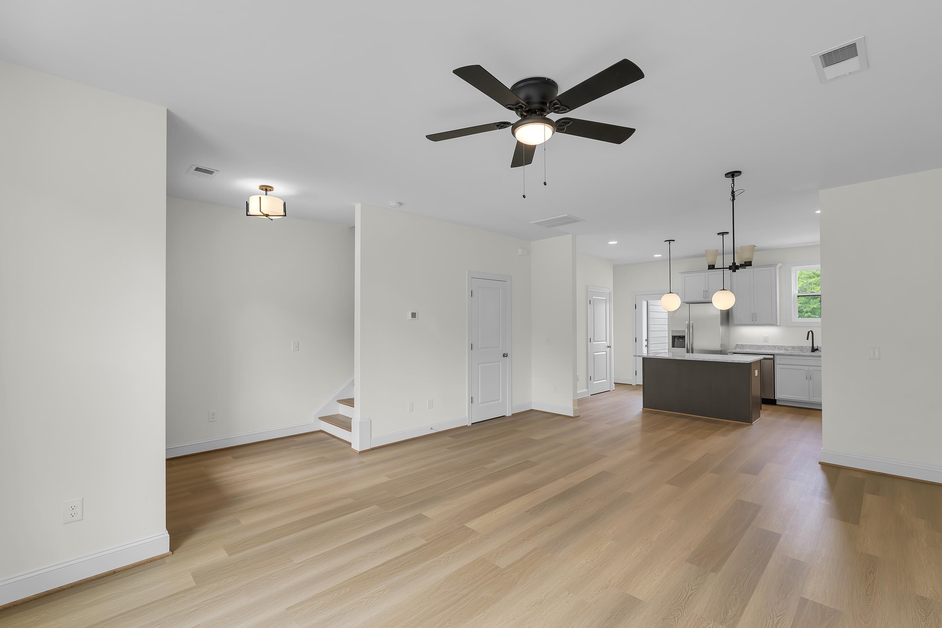 294 College Street Property Photo 5