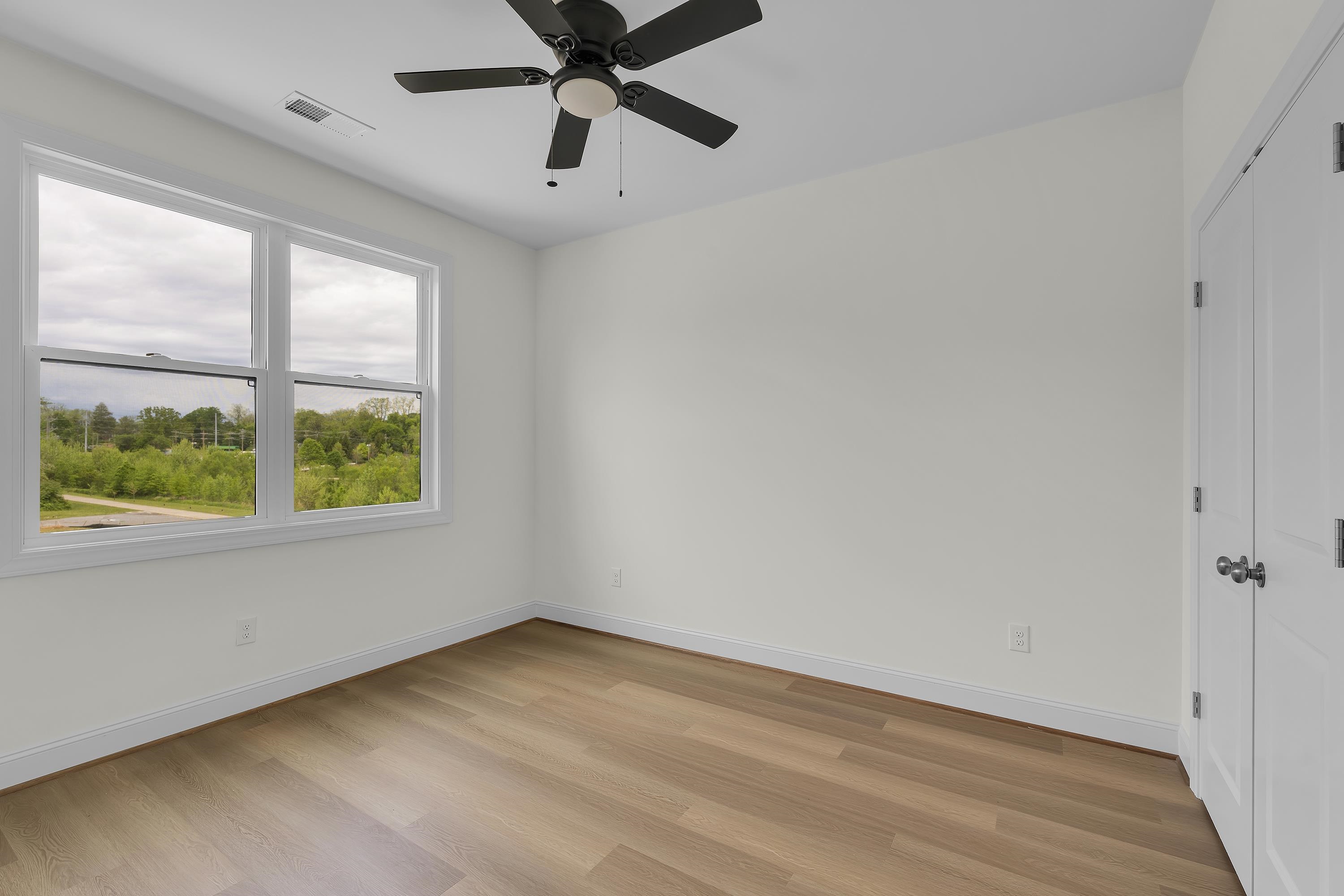 294 College Street Property Photo 14