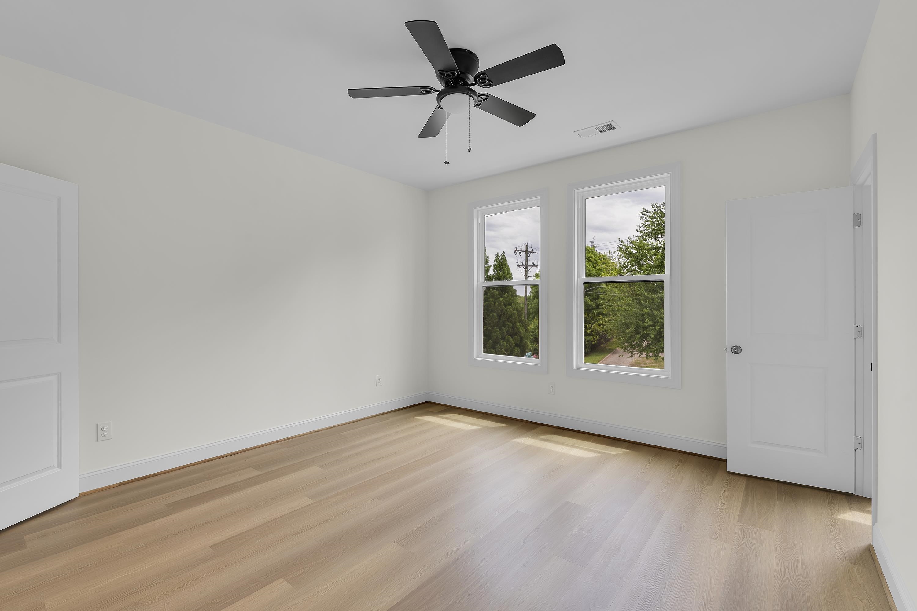 294 College Street Property Photo 15