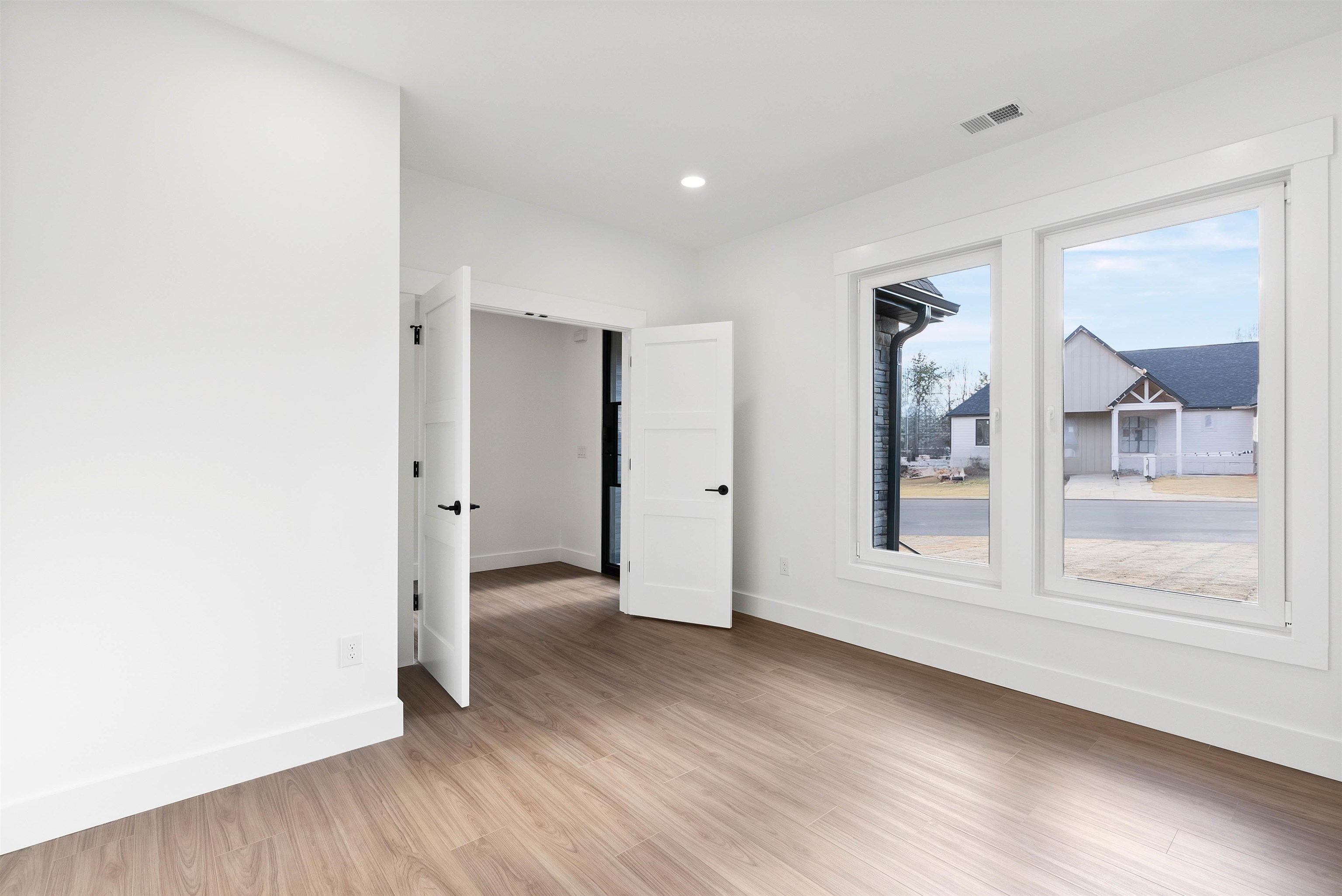 741 New South Court Property Photo 4