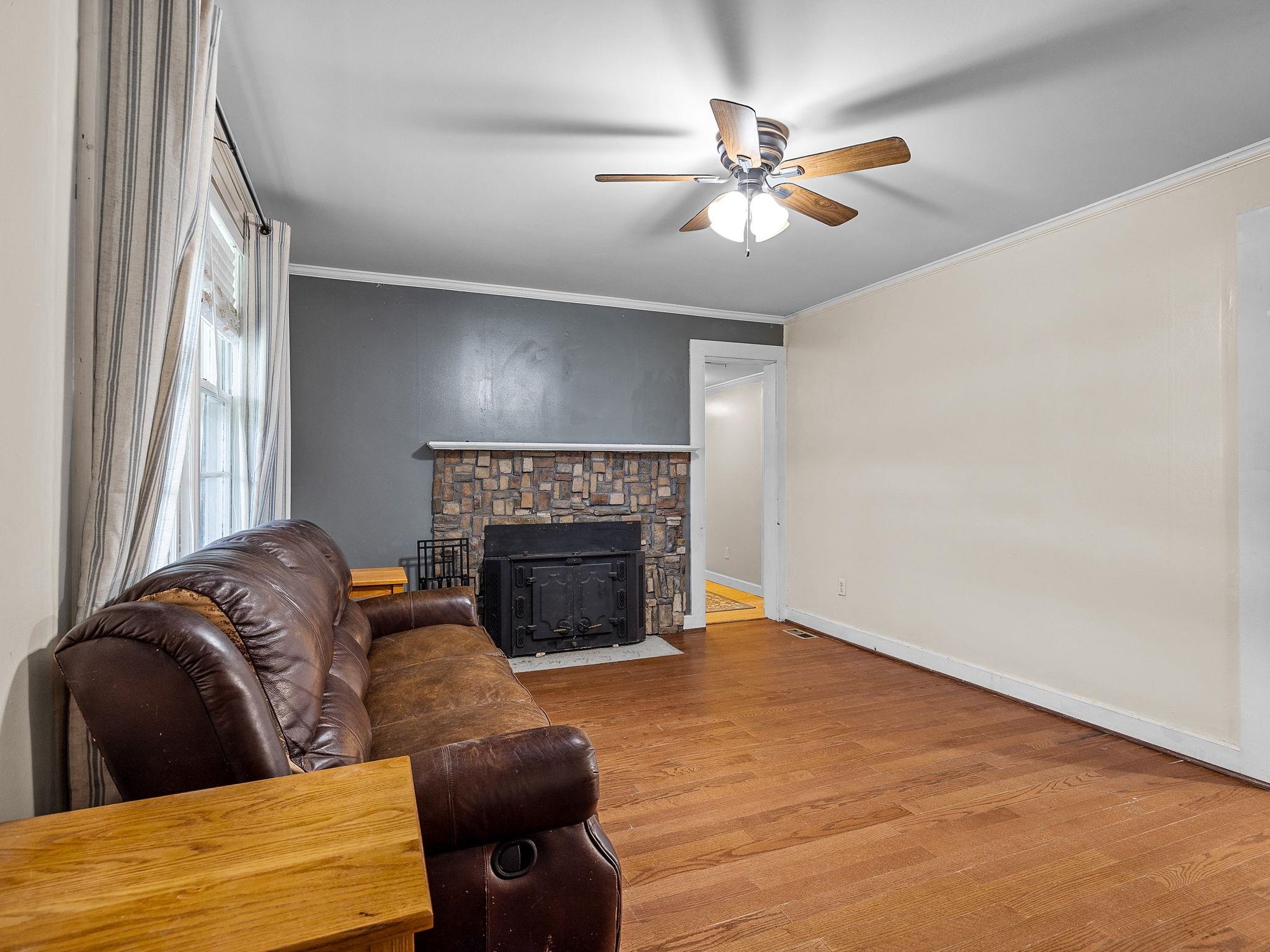 140 Hart St Street Property Photo 8