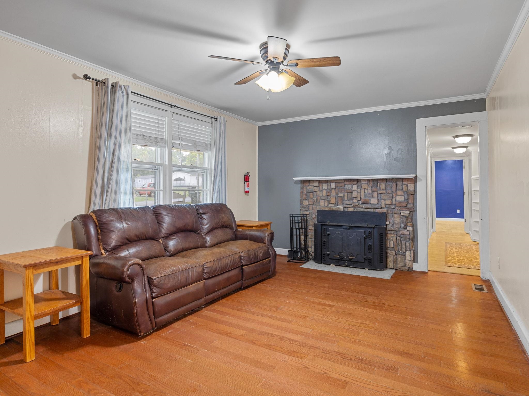 140 Hart St Street Property Photo 9