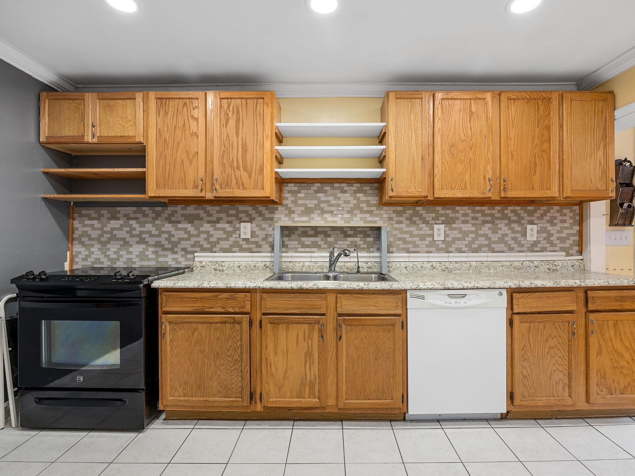 140 Hart St Street Property Photo 11