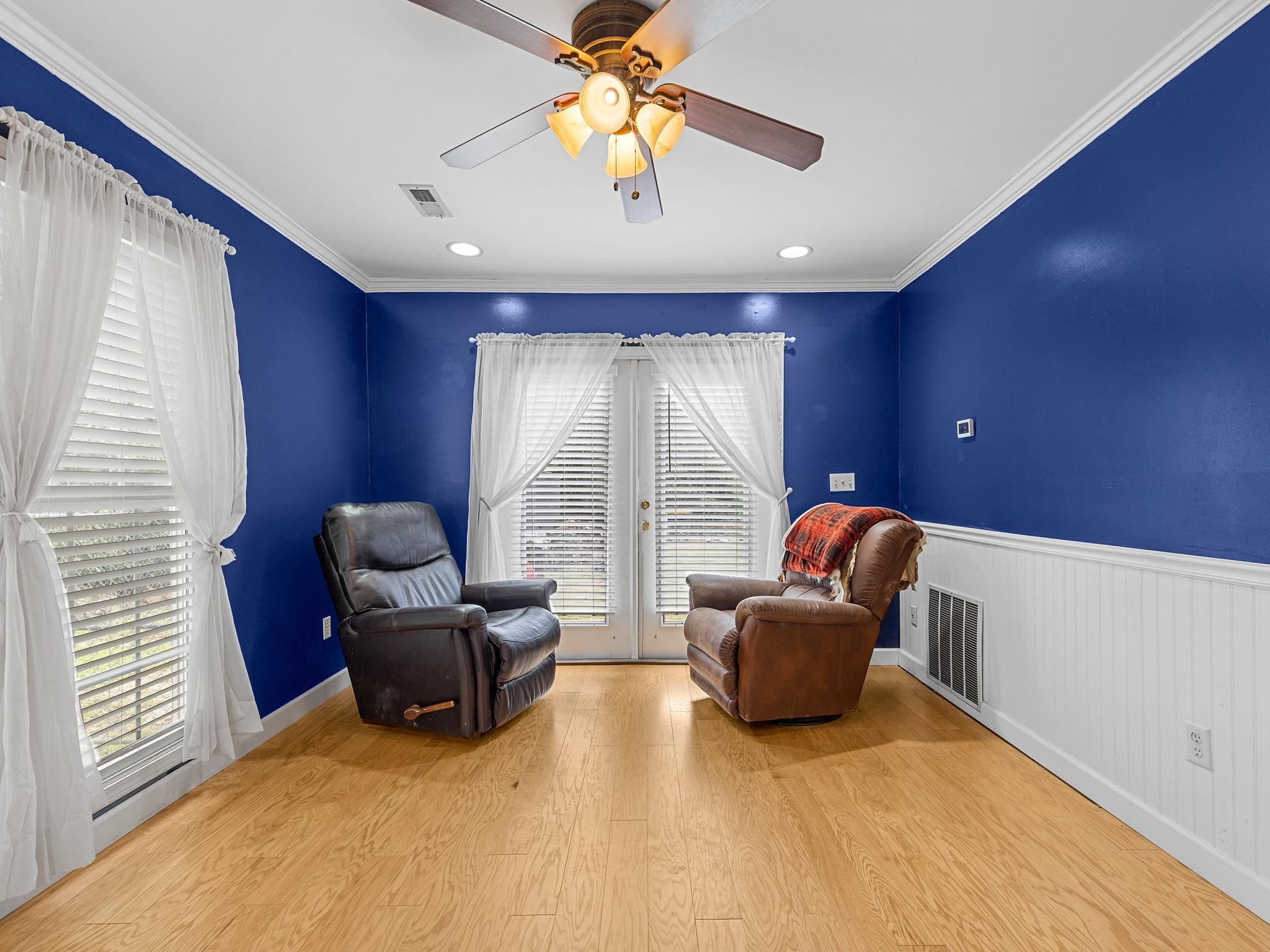 140 Hart St Street Property Photo 19
