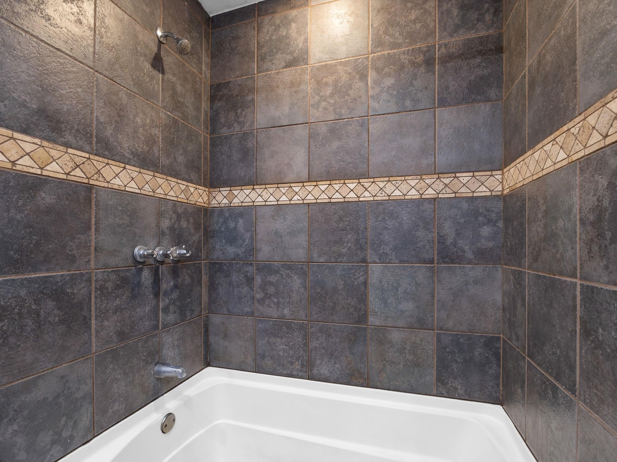 140 Hart St Street Property Photo 23