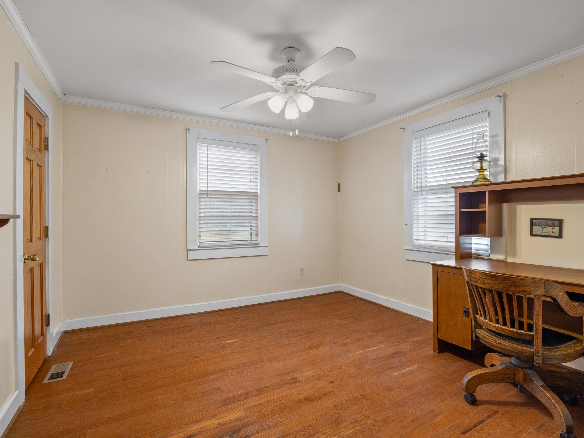 140 Hart St Street Property Photo 25