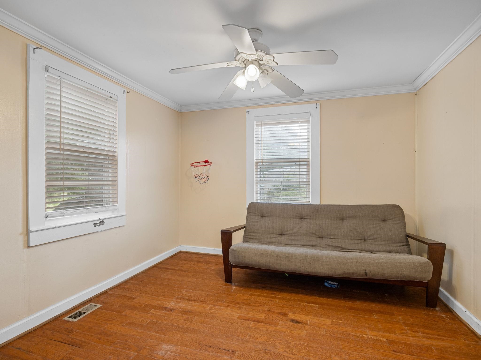140 Hart St Street Property Photo 29