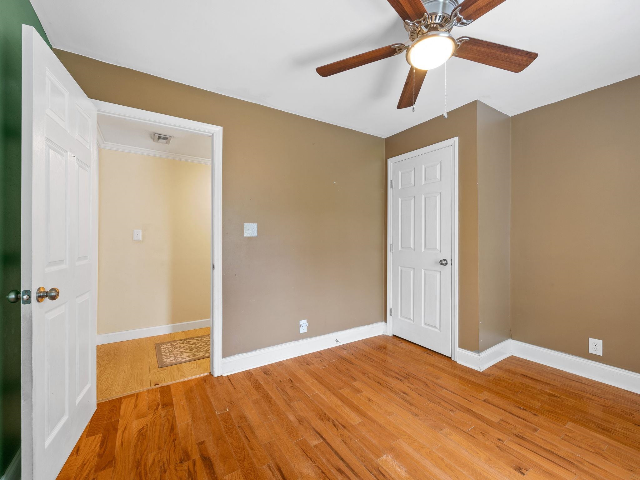 140 Hart St Street Property Photo 32