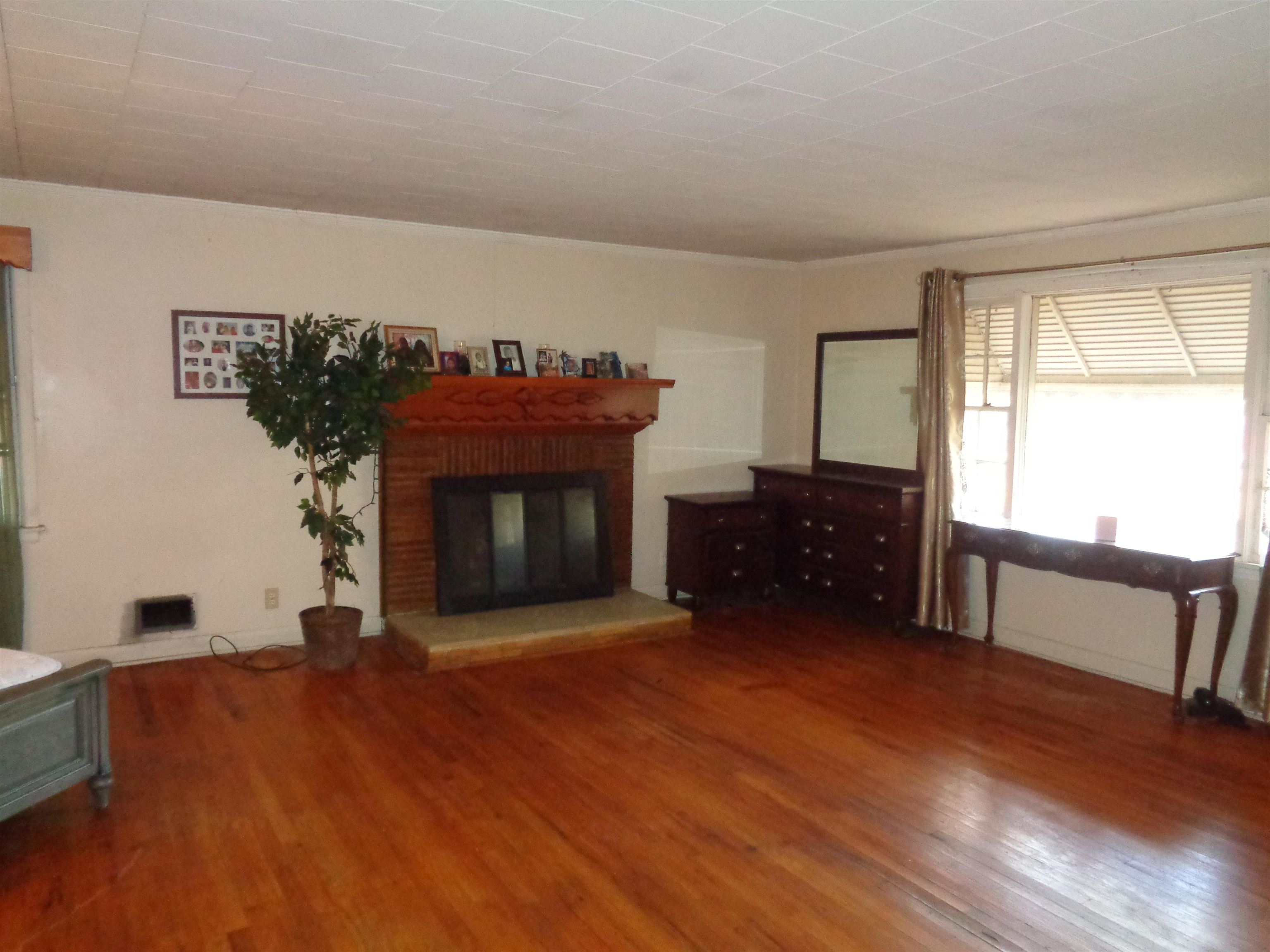 19 Pine Street Property Photo 5