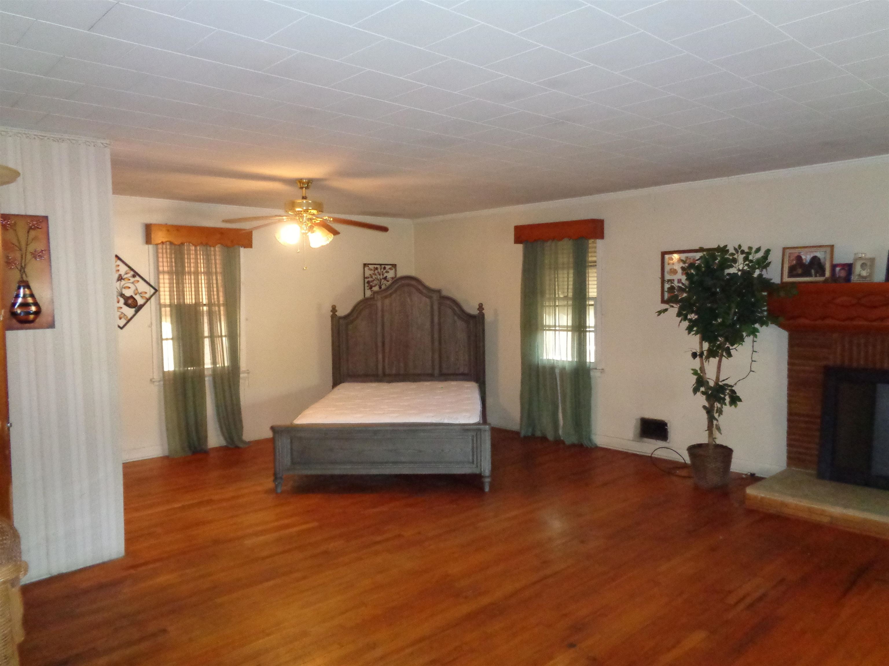 19 Pine Street Property Photo 6