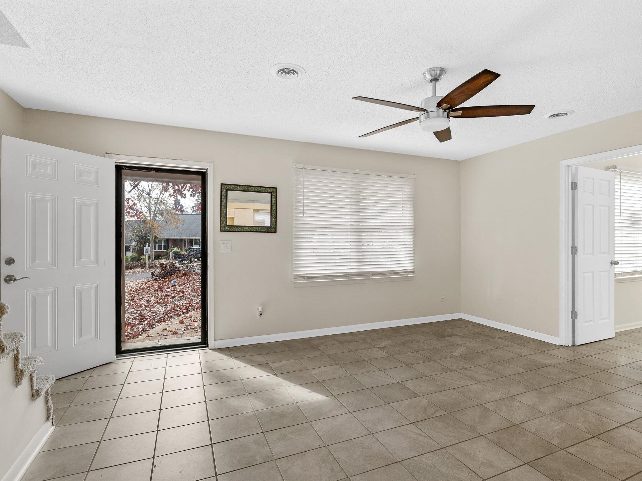 14 Sunridge Court Property Photo 9